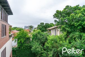 Casa em Condomínio à venda com 226m², 3 dormitórios, 2 suítes, 2 vagas, no bairro Vila Assunção em Porto Alegre