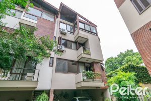 Casa em Condomínio à venda com 226m², 3 dormitórios, 2 suítes, 2 vagas, no bairro Vila Assunção em Porto Alegre