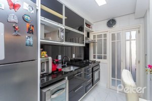 Casa em Condomínio à venda com 153m², 3 dormitórios, 1 suíte, 2 vagas, no bairro Tristeza em Porto Alegre