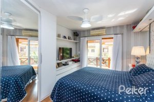 Casa em Condomínio à venda com 153m², 3 dormitórios, 1 suíte, 2 vagas, no bairro Tristeza em Porto Alegre