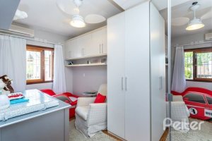 Casa em Condomínio à venda com 153m², 3 dormitórios, 1 suíte, 2 vagas, no bairro Tristeza em Porto Alegre