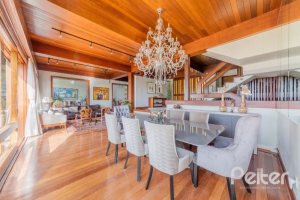 Casa à venda com 524m², 4 dormitórios, 4 suítes, 4 vagas, no bairro Vila Assunção em Porto Alegre