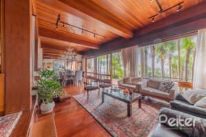 Casa à venda com 524m², 4 dormitórios, 4 suítes, 4 vagas, no bairro Vila Assunção em Porto Alegre