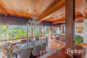 Casa à venda com 524m², 4 dormitórios, 4 suítes, 4 vagas, no bairro Vila Assunção em Porto Alegre