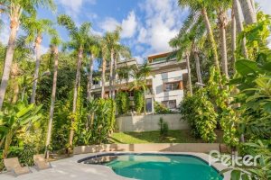 Casa à venda com 524m², 4 dormitórios, 4 suítes, 4 vagas, no bairro Vila Assunção em Porto Alegre