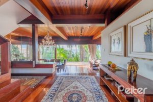 Casa à venda com 524m², 4 dormitórios, 4 suítes, 4 vagas, no bairro Vila Assunção em Porto Alegre