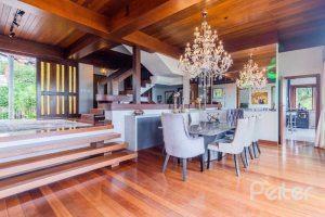 Casa à venda com 524m², 4 dormitórios, 4 suítes, 4 vagas, no bairro Vila Assunção em Porto Alegre