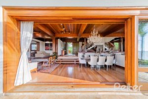 Casa à venda com 524m², 4 dormitórios, 4 suítes, 4 vagas, no bairro Vila Assunção em Porto Alegre