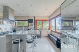 Casa à venda com 524m², 4 dormitórios, 4 suítes, 4 vagas, no bairro Vila Assunção em Porto Alegre