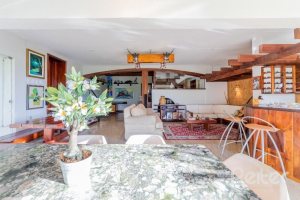 Casa à venda com 524m², 4 dormitórios, 4 suítes, 4 vagas, no bairro Vila Assunção em Porto Alegre