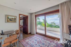 Casa à venda com 524m², 4 dormitórios, 4 suítes, 4 vagas, no bairro Vila Assunção em Porto Alegre