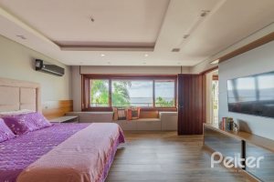 Casa à venda com 524m², 4 dormitórios, 4 suítes, 4 vagas, no bairro Vila Assunção em Porto Alegre