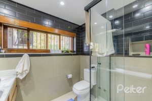 Casa à venda com 524m², 4 dormitórios, 4 suítes, 4 vagas, no bairro Vila Assunção em Porto Alegre