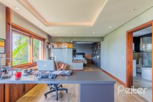 Casa à venda com 524m², 4 dormitórios, 4 suítes, 4 vagas, no bairro Vila Assunção em Porto Alegre