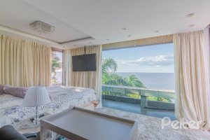 Casa à venda com 524m², 4 dormitórios, 4 suítes, 4 vagas, no bairro Vila Assunção em Porto Alegre