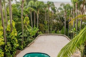 Casa à venda com 524m², 4 dormitórios, 4 suítes, 4 vagas, no bairro Vila Assunção em Porto Alegre