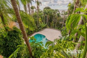 Casa à venda com 524m², 4 dormitórios, 4 suítes, 4 vagas, no bairro Vila Assunção em Porto Alegre