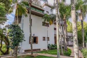 Casa à venda com 524m², 4 dormitórios, 4 suítes, 4 vagas, no bairro Vila Assunção em Porto Alegre