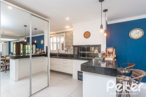 Casa em Condomínio à venda com 233m², 3 dormitórios, 3 suítes, 4 vagas, no bairro Terra Ville em PORTO ALEGRE