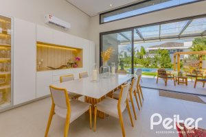 Casa em Condomínio à venda com 370m², 3 dormitórios, 3 suítes, 4 vagas, no bairro Terra Ville em PORTO ALEGRE