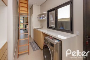 Casa em Condomínio à venda com 370m², 3 dormitórios, 3 suítes, 4 vagas, no bairro Terra Ville em PORTO ALEGRE