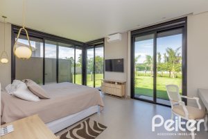 Casa em Condomínio à venda com 370m², 3 dormitórios, 3 suítes, 4 vagas, no bairro Terra Ville em PORTO ALEGRE