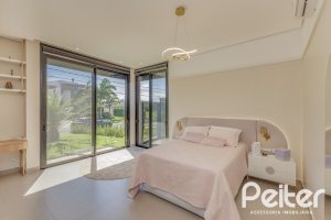 Casa em Condomínio à venda com 370m², 3 dormitórios, 3 suítes, 4 vagas, no bairro Terra Ville em PORTO ALEGRE