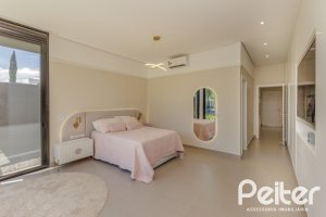 Casa em Condomínio à venda com 370m², 3 dormitórios, 3 suítes, 4 vagas, no bairro Terra Ville em PORTO ALEGRE