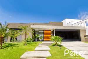 Casa em Condomínio à venda com 370m², 3 dormitórios, 3 suítes, 4 vagas, no bairro Terra Ville em PORTO ALEGRE