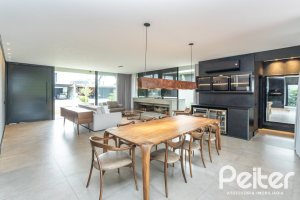 Casa em Condomínio à venda com 327m², 3 dormitórios, 3 suítes, 4 vagas, no bairro Terra Ville em PORTO ALEGRE