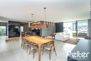 Casa em Condomínio à venda com 327m², 3 dormitórios, 3 suítes, 4 vagas, no bairro Terra Ville em PORTO ALEGRE
