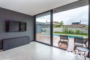 Casa em Condomínio à venda com 327m², 3 dormitórios, 3 suítes, 4 vagas, no bairro Terra Ville em PORTO ALEGRE