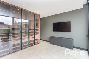 Casa em Condomínio à venda com 327m², 3 dormitórios, 3 suítes, 4 vagas, no bairro Terra Ville em PORTO ALEGRE