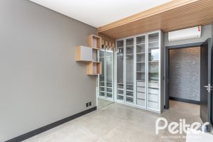 Casa em Condomínio à venda com 327m², 3 dormitórios, 3 suítes, 4 vagas, no bairro Terra Ville em PORTO ALEGRE