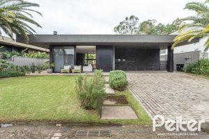 Casa em Condomínio à venda com 327m², 3 dormitórios, 3 suítes, 4 vagas, no bairro Terra Ville em PORTO ALEGRE