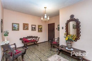 Casa à venda com 300m², 4 dormitórios, 2 suítes, 1 vaga, no bairro Jardim Isabel em Porto Alegre