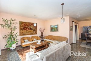 Casa à venda com 300m², 4 dormitórios, 2 suítes, 1 vaga, no bairro Jardim Isabel em Porto Alegre