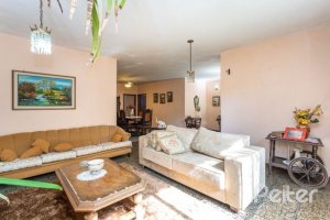 Casa à venda com 300m², 4 dormitórios, 2 suítes, 1 vaga, no bairro Jardim Isabel em Porto Alegre