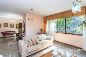 Casa à venda com 300m², 4 dormitórios, 2 suítes, 1 vaga, no bairro Jardim Isabel em Porto Alegre