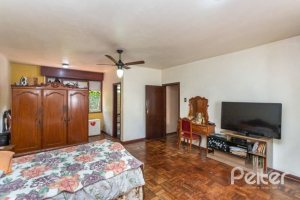 Casa à venda com 300m², 4 dormitórios, 2 suítes, 1 vaga, no bairro Jardim Isabel em Porto Alegre