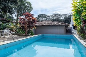 Casa à venda com 300m², 4 dormitórios, 2 suítes, 1 vaga, no bairro Jardim Isabel em Porto Alegre