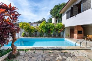 Casa à venda com 300m², 4 dormitórios, 2 suítes, 1 vaga, no bairro Jardim Isabel em Porto Alegre