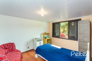 Casa à venda com 300m², 4 dormitórios, 2 suítes, 1 vaga, no bairro Jardim Isabel em Porto Alegre