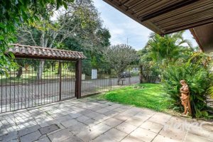 Casa à venda com 300m², 4 dormitórios, 2 suítes, 1 vaga, no bairro Jardim Isabel em Porto Alegre