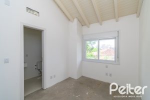 Casa à venda com 265m², 3 dormitórios, 3 suítes, 4 vagas, no bairro Vila Assunção em Porto Alegre