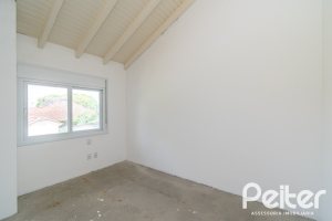 Casa à venda com 265m², 3 dormitórios, 3 suítes, 4 vagas, no bairro Vila Assunção em Porto Alegre