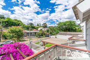 Casa à venda com 265m², 3 dormitórios, 3 suítes, 4 vagas, no bairro Vila Assunção em Porto Alegre