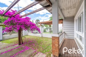 Casa à venda com 265m², 3 dormitórios, 3 suítes, 4 vagas, no bairro Vila Assunção em Porto Alegre