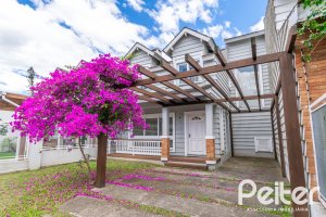 Casa à venda com 265m², 3 dormitórios, 3 suítes, 4 vagas, no bairro Vila Assunção em Porto Alegre