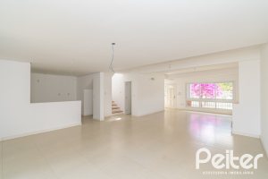 Casa à venda com 265m², 3 dormitórios, 3 suítes, 4 vagas, no bairro Vila Assunção em Porto Alegre